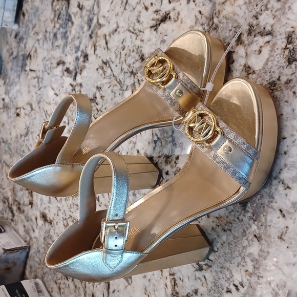 MICHAEL KORS RORY Gold Platform Dressy Open Toe Sandals SZ 9 - Picture 7 of 16